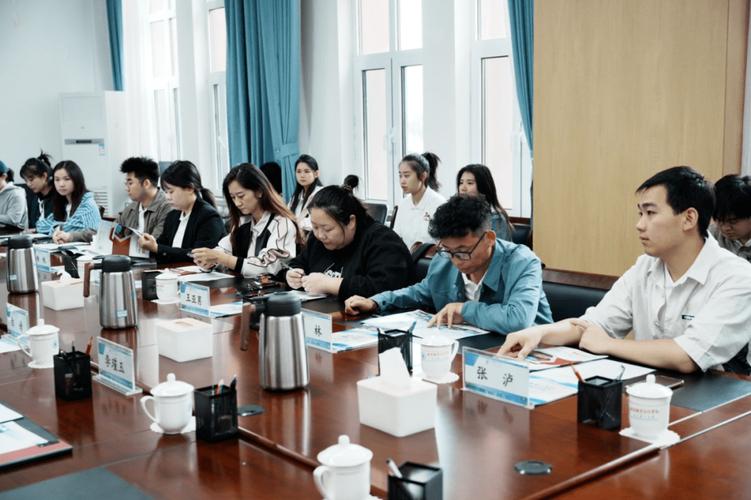 中国音乐学院研究生院副院长王静波一行赴音乐传媒学院交流调研